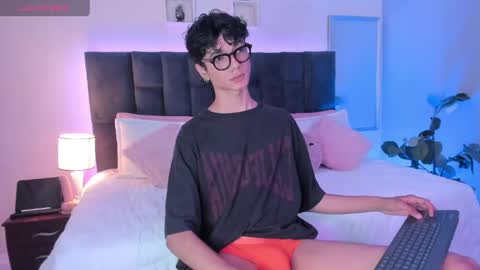 Snapshot of phillicious_ chatting on May 2026 10:04:02 PM Phillip online show from May 2026 10:04:02 PM