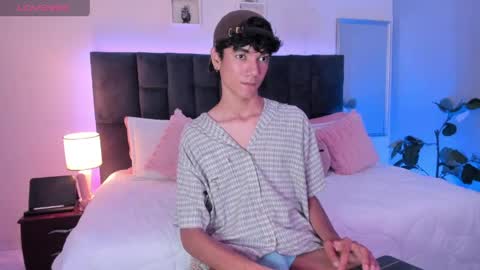 Snapshot of phillicious_ chatting on May 2026 11:24:01 PM Phillip online show from May 2026 11:24:01 PM