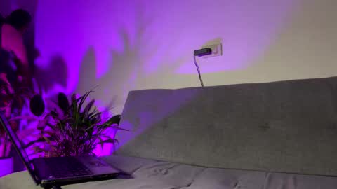 Snapshot of phillip_brownn chatting on May 2026 02:31:02 AM PHILLIP online show from May 2026 02:31:02 AM
