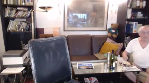 Snapshot of philoumis2 chatting on February 2025 08:53:01 PM Philippe online show from February 2025 08:53:01 PM