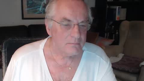 Snapshot of philoumis2 chatting on September 2025 09:27:02 PM Philippe online show from September 2025 09:27:02 PM