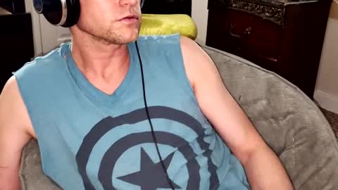 Snapshot of phu_q chatting on December 2024 07:00:02 PM DDT online show from December 2024 07:00:02 PM