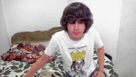 picaszomilos350 online show from November 2025 11:22:01 AM