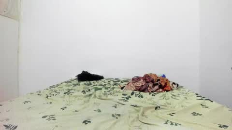 picaszomilos350 online show from April 2026 06:03:01 AM