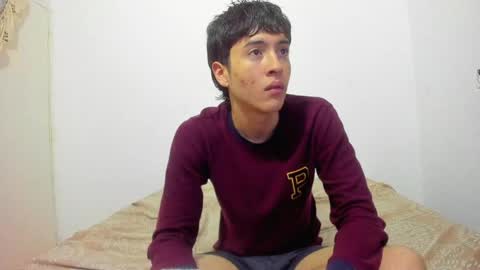 picaszomilos350 online show from April 2026 11:28:01 AM