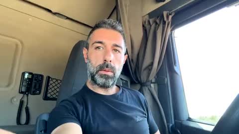 Snapshot of pierotu chatting on October 2025 10:22:02 AM pierotu online show from October 2025 10:22:02 AM