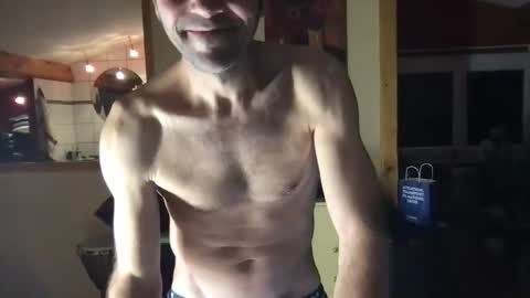 Snapshot of pierrohhh chatting on December 2025 09:21:02 PM pierrohhh online show from December 2025 09:21:02 PM