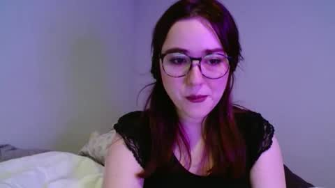 PilloGoddess online show from November 2025 12:13:01 PM