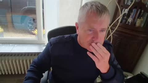 Snapshot of piloonklim chatting on October 2025 10:23:02 AM piloonklim online show from October 2025 10:23:02 AM