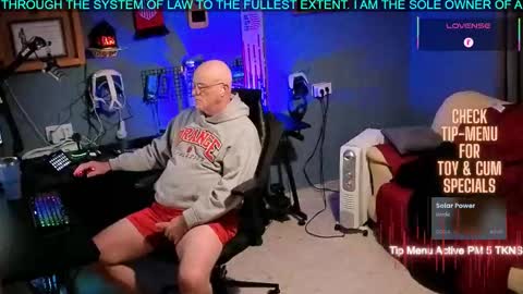 Snapshot of pilot_dave_69 chatting on November 2025 04:23:02 AM Dave online show from November 2025 04:23:02 AM