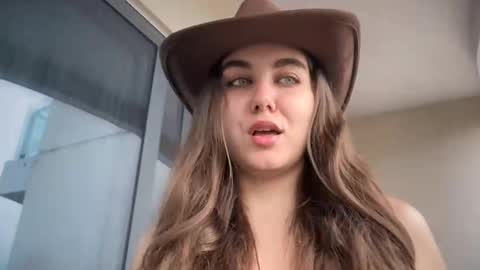 Susie online show from December 2025 02:16:01 AM