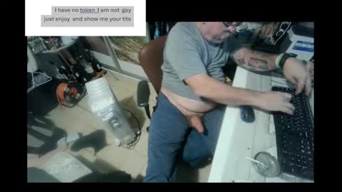 Snapshot of pini_z chatting on December 2024 07:29:02 PM pini_z online show from December 2024 07:29:02 PM