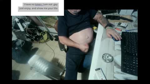 Snapshot of pini_z chatting on December 2024 02:25:02 AM pini_z online show from December 2024 02:25:02 AM