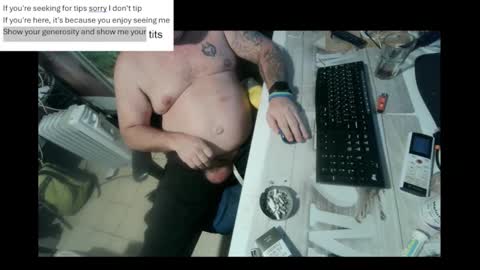 Snapshot of pini_z chatting on January 2025 08:30:01 PM pini_z online show from January 2025 08:30:01 PM