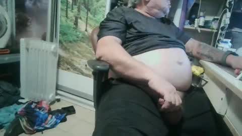 Snapshot of pini_z chatting on February 2026 06:48:01 PM pini_z online show from February 2026 06:48:01 PM