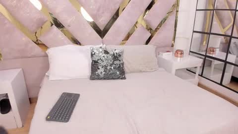 Pink Soul  online show from November 2025 10:52:02 PM