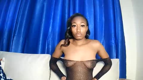 Snapshot of pinkaura_ chatting on June 2026 11:49:02 AM PinkyAura online show from June 2026 11:49:02 AM