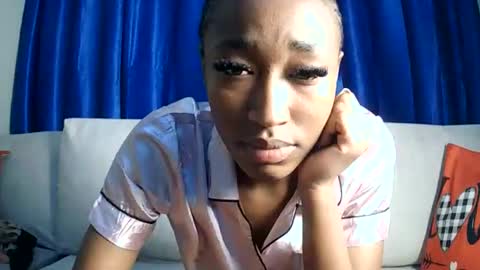 Snapshot of pinkaura_ chatting on June 2026 07:03:02 PM PinkyAura online show from June 2026 07:03:02 PM