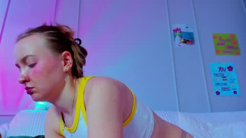 Snapshot of pinkk_lemonade chatting on April 2026 10:46:01 AM Mila online show from April 2026 10:46:01 AM