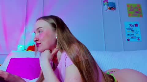 Snapshot of pinkk_lemonade chatting on May 2026 10:53:01 AM Mila online show from May 2026 10:53:01 AM