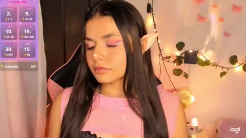 Snapshot of pinkpantherr_ chatting on December 2024 10:19:01 PM Sarah .. online show from December 2024 10:19:01 PM