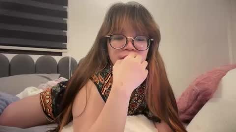 Snapshot of pinkyrosexx chatting on May 2026 03:30:01 PM Rose online show from May 2026 03:30:01 PM
