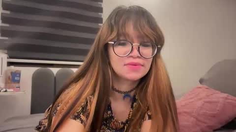 Snapshot of pinkyrosexx chatting on May 2026 11:13:01 PM Rose online show from May 2026 11:13:01 PM