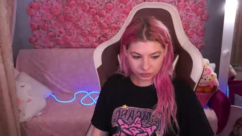 pinkytrix online show from May 2026 12:35:01 PM