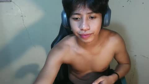 Snapshot of pinoy_fuckboyxxx chatting on May 2026 07:04:02 AM pinoy_fuckboyxxx online show from May 2026 07:04:02 AM