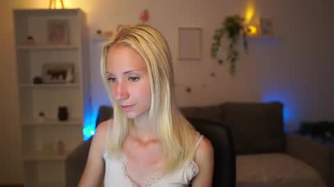 Snapshot of piper_perri_18 chatting on July 2026 06:45:01 PM Piper Perri online show from July 2026 06:45:01 PM
