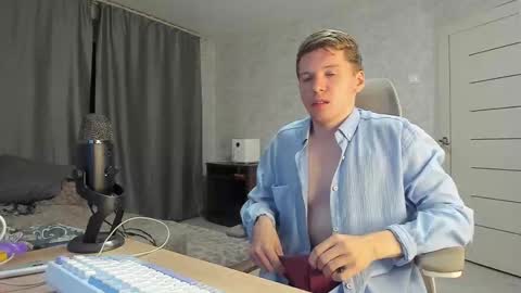 Pierre online show from September 2025 02:24:02 AM