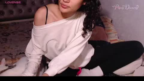 Snapshot of piscis_dreams chatting on July 2026 11:24:02 AM PiscisDreams online show from July 2026 11:24:02 AM
