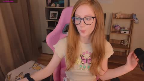 Snapshot of plastic_beach chatting on December 2024 09:53:02 PM Lene online show from December 2024 09:53:02 PM