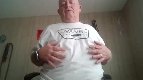 Snapshot of playboychas chatting on April 2026 11:40:02 PM chaz online show from April 2026 11:40:02 PM