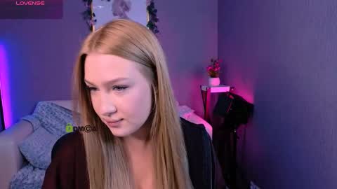 Sophie online show from October 2025 07:27:01 PM