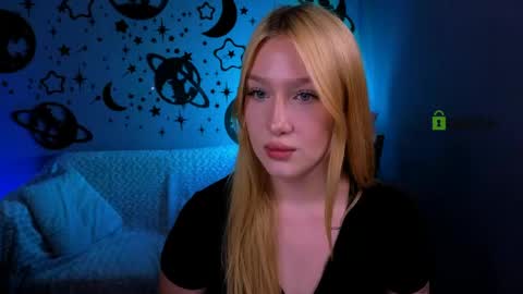 Snapshot of playful_sophie chatting on June 2026 07:27:02 PM Sophie online show from June 2026 07:27:02 PM