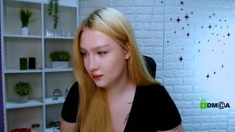 Snapshot of playful_sophie chatting on June 2026 08:15:02 PM Sophie online show from June 2026 08:15:02 PM