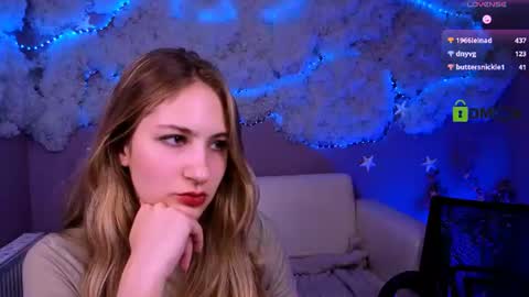 Snapshot of playful_sophie chatting on June 2026 12:32:02 AM Sophie online show from June 2026 12:32:02 AM