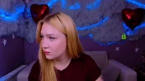 Snapshot of playful_sophie chatting on June 2026 07:19:01 PM Sophie online show from June 2026 07:19:01 PM