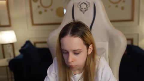 Lana online show from October 2025 11:22:01 AM