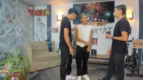   online show from October 2025 11:09:02 PM