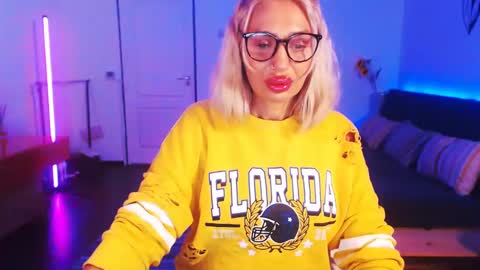 Victoria online show from December 2024 07:53:02 PM