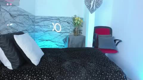 Emi online show from April 2026 06:20:01 PM