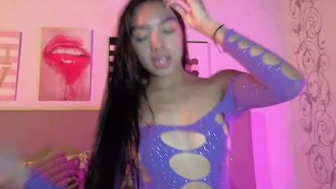 Snapshot of pocahontas_moon chatting on May 2026 03:28:01 PM Pocahontas online show from May 2026 03:28:01 PM