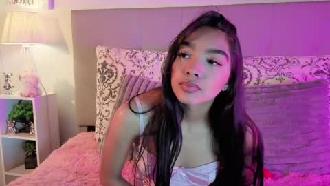 Snapshot of pocahontas_moon chatting on May 2026 03:42:02 PM Pocahontas online show from May 2026 03:42:02 PM