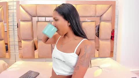 Snapshot of pocahontas_pow chatting on May 2026 12:02:01 PM Pocahontas online show from May 2026 12:02:01 PM