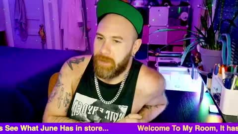 Snapshot of pocketcub32 chatting on May 2026 06:10:02 AM PocketCub32 online show from May 2026 06:10:02 AM