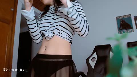 Snapshot of poeeticaa_ chatting on January 2025 03:07:01 PM IG ipoetica online show from January 2025 03:07:01 PM