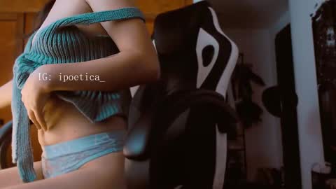 Snapshot of poeeticaa_ chatting on February 2025 03:18:02 PM IG ipoetica online show from February 2025 03:18:02 PM