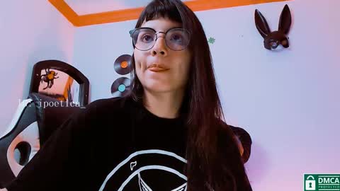 Snapshot of poeeticaa_ chatting on November 2025 04:18:01 PM IG ipoetica online show from November 2025 04:18:01 PM